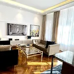 Luxury Mondrian Market Square Iii 4*