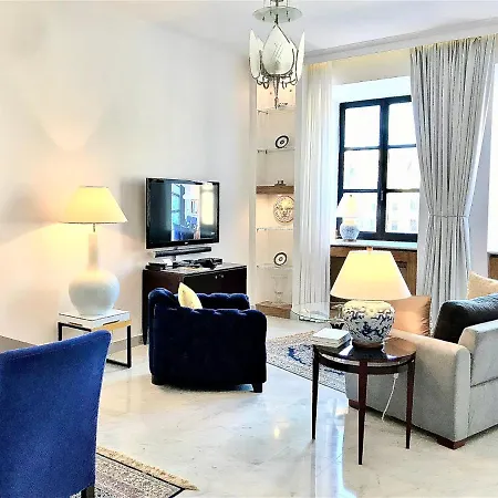 Luxury Mondrian Market Square Iii 4*