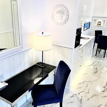 Luxury Mondrian Market Square Iii