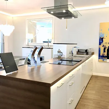 Luxury Mondrian Market Square Iii 4*