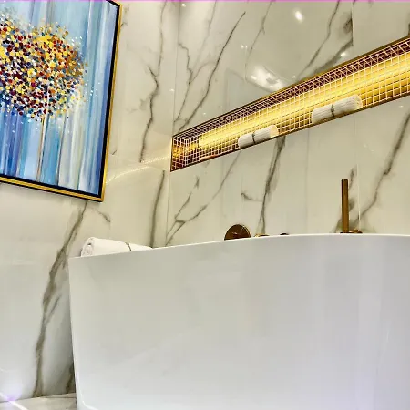 Luxury Mondrian Market Square Iii 4*