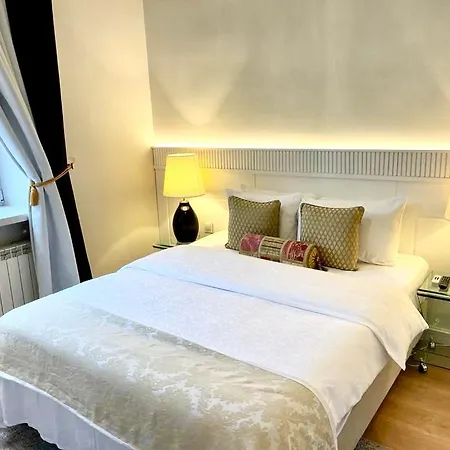 Luxury Mondrian Market Square Iii Aparthotel