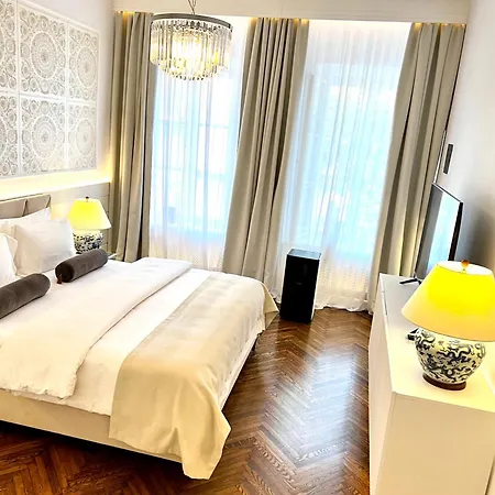 Luxury Mondrian Market Square Iii *