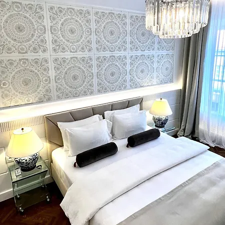 Luxury Mondrian Market Square Iii
