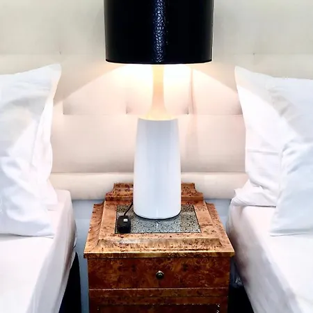 Luxury Mondrian Market Square Iii Aparthotel Warsaw