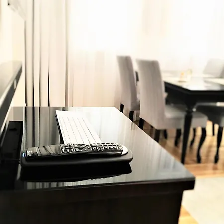 Aparthotel Luxury Mondrian Market Square Iii