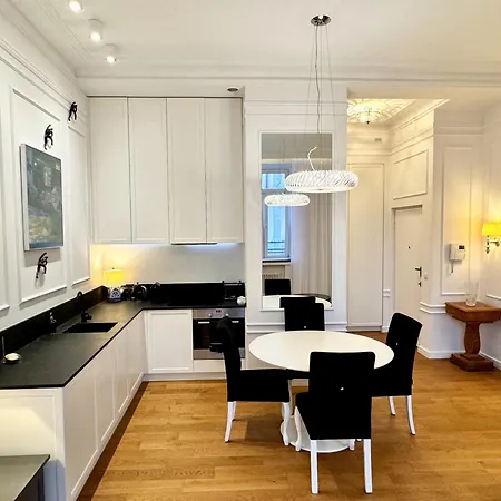 Luxury Mondrian Market Square Iii 4*