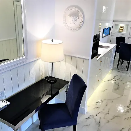 Aparthotel Luxury Mondrian Market Square Iii 4*