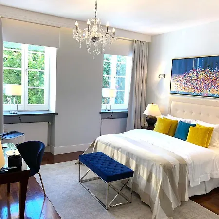 Luxury Mondrian Market Square Iii