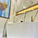 Luxury Mondrian Market Square Iii 4*