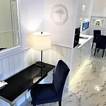 Aparthotel Luxury Mondrian Market Square Iii 4*