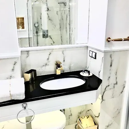 Luxury Mondrian Market Square Iii アパートホテル ワルシャワ