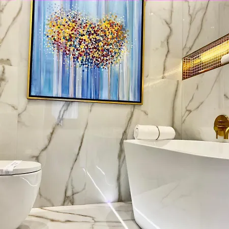 アパートホテル Luxury Mondrian Market Square Iii ワルシャワ