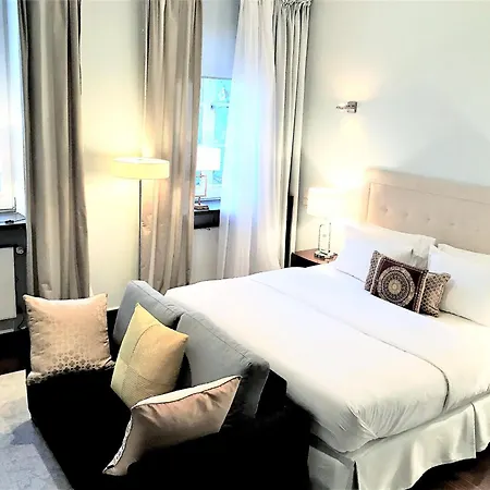 アパートホテル Luxury Mondrian Market Square Iii ワルシャワ