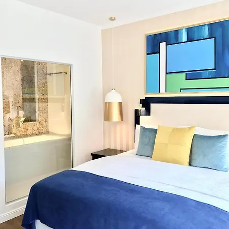 Luxury Mondrian Market Square Iii 4* ורשה