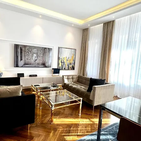 Luxury Mondrian Market Square Iii 4*