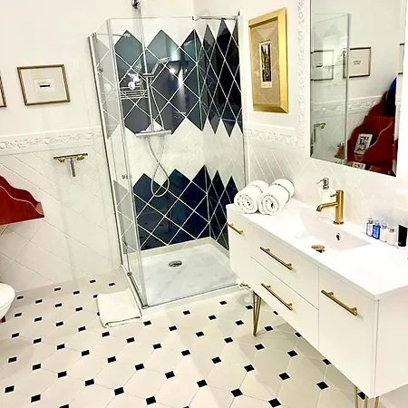 Apartmanhotel Luxury Mondrian Market Square Iii *