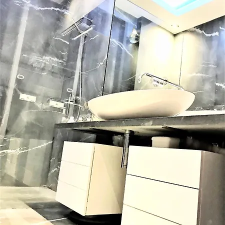 Luxury Mondrian Market Square Iii Apartmanhotel