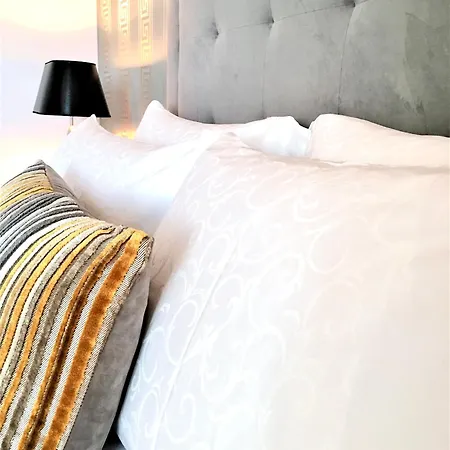 Luxury Mondrian Market Square Iii Apartmanhotel *